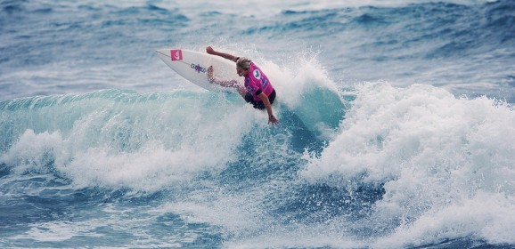 Le championnat de france de surf féminin à Biarritz tombe à l’eau